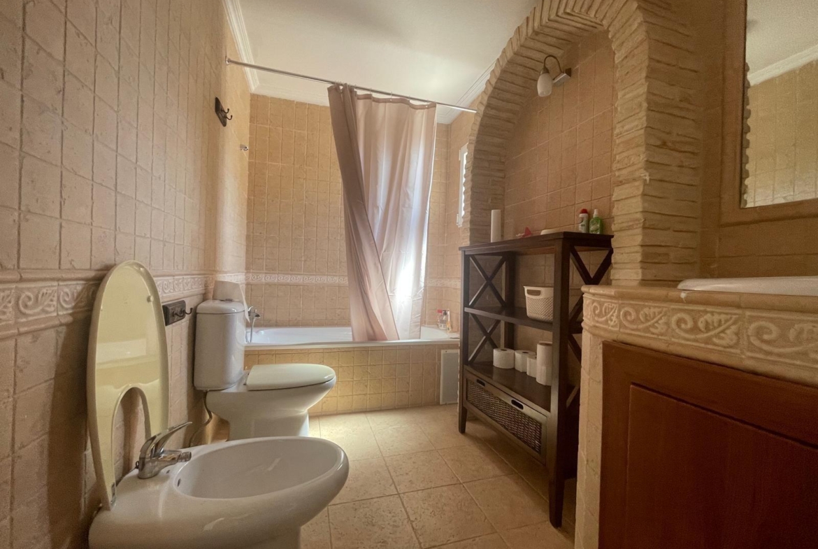 VILLA PARADA CON VISTAS AL MAR Y A 200 METROS DE PLAYA! ZONA TORRE LA MATA. 5 DRM. 3 BAÑOS. PISCINA PRIVADA.
