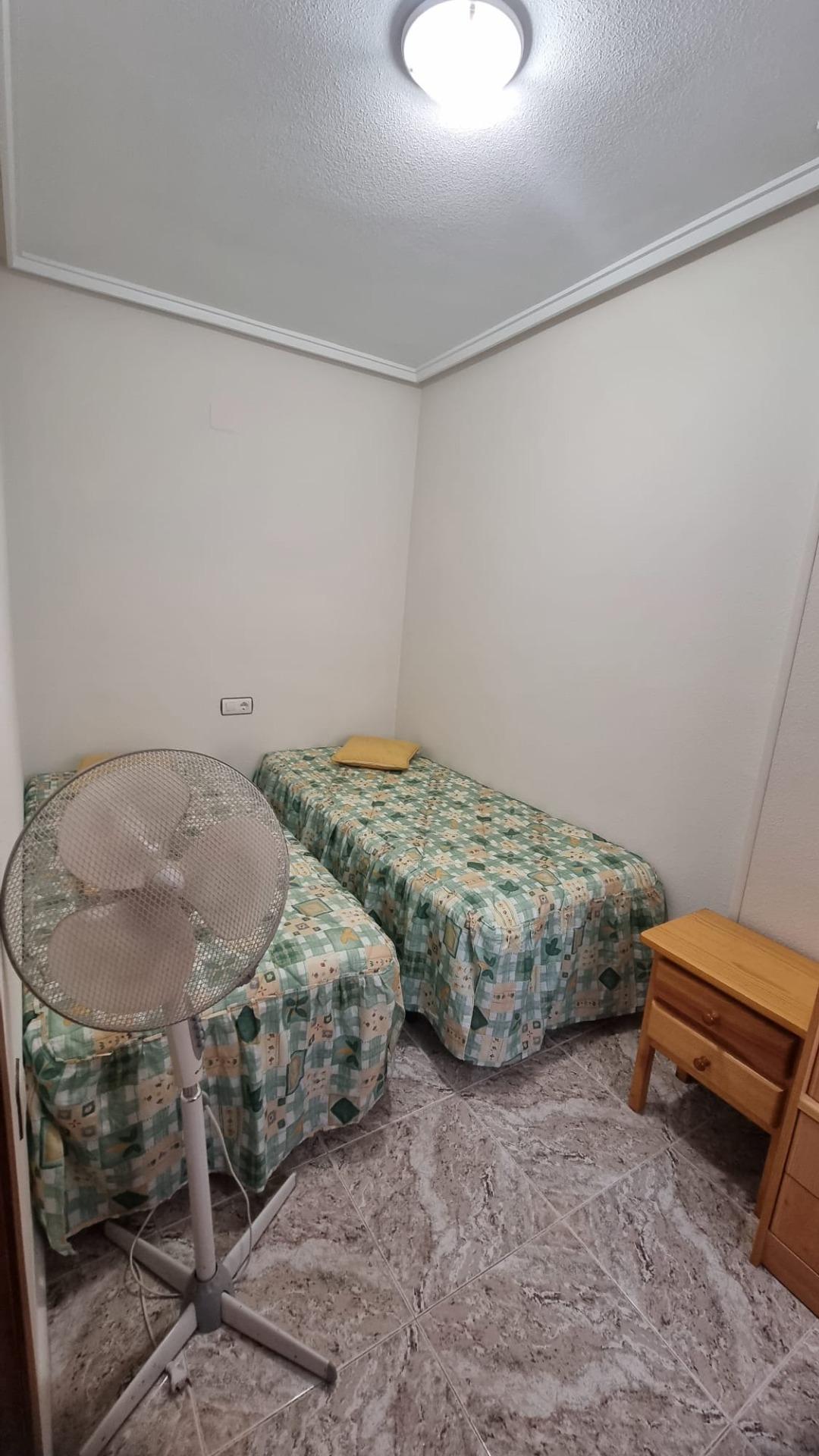 2-13-280 Apartamento semireformado a escasos metros de la playa !