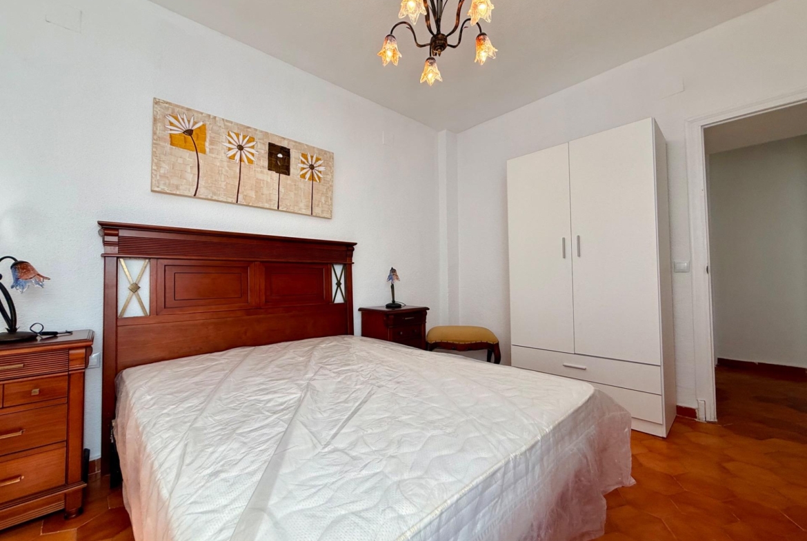 For Sale: Bright apartment in Alicante, Los Ángeles area