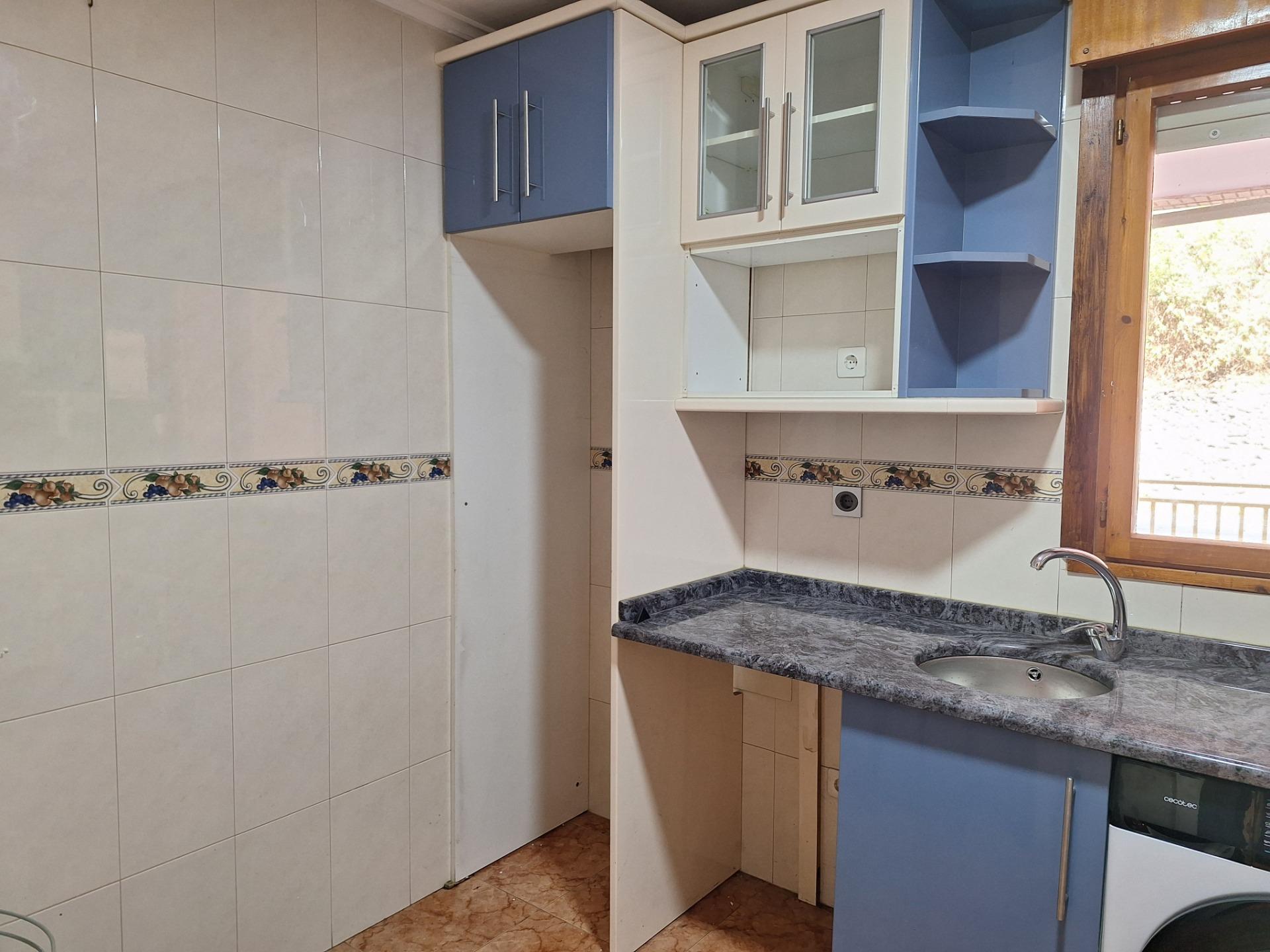 2-13-290 Amplio piso para entrar a vivir en Mieres