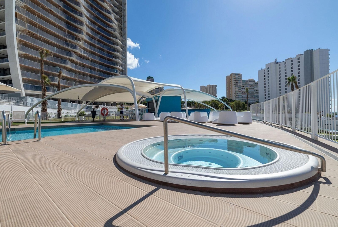 Impresionante apartamento de 3 dormitorios en Sunset Waves en planta 17 espectaculares vistas al mar