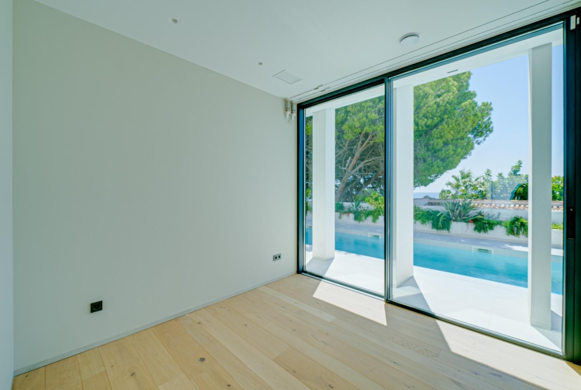 Indrukwekkende luxe villa aan zee