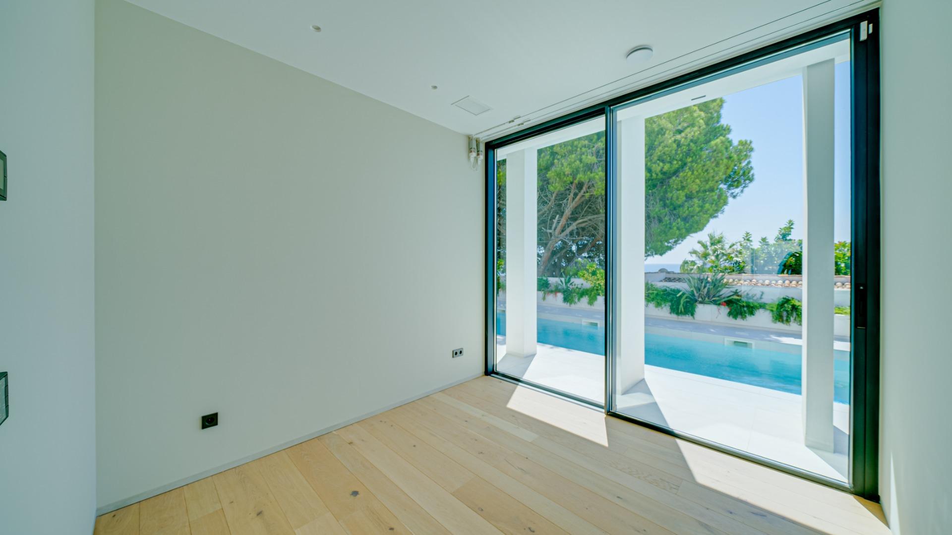 Indrukwekkende luxe villa aan zee