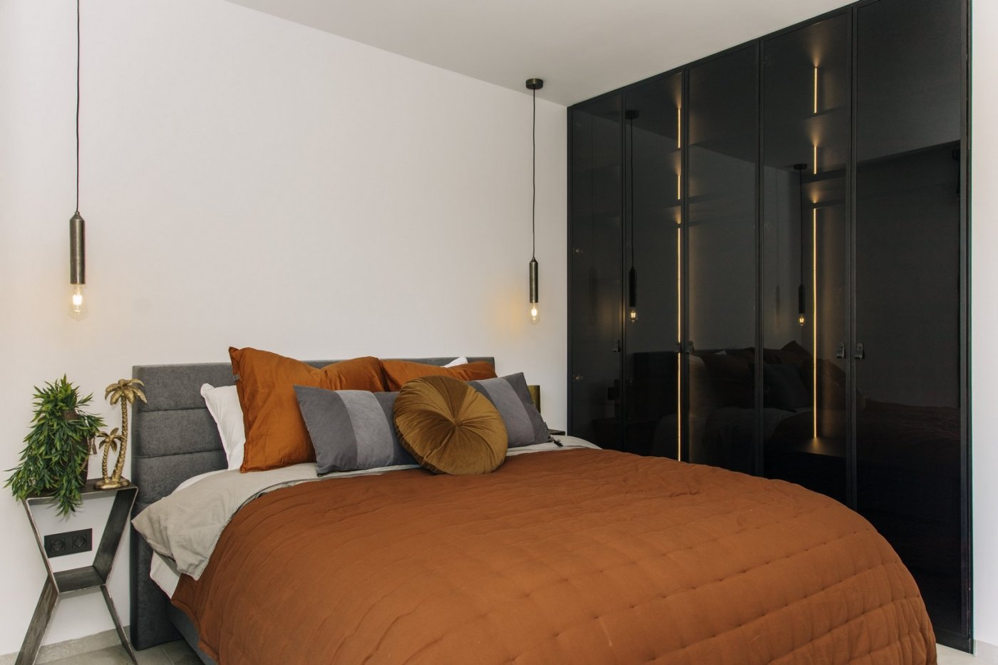 Design villa met een totale oppervlakte van 250 vierkante meter met uitzicht op Guardamar en de zee.
