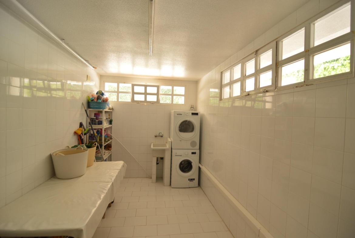 Spectacular renovated villa in urbanization Torreta Florida