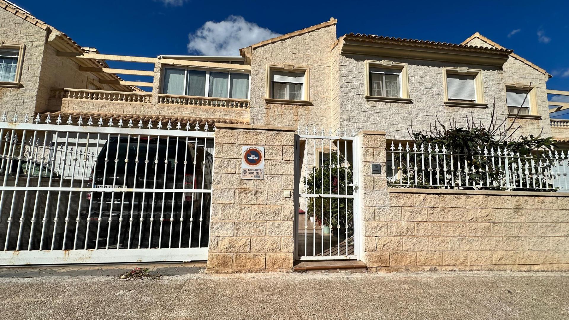 Prachtig herenhuis in Albir met tuin 15 minuten lopen van het strand!