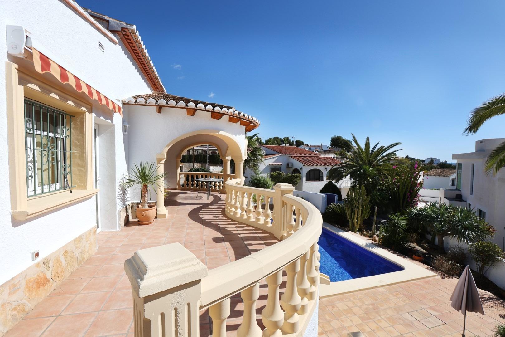 2-13-71 Mediterranean style villa with pool and close to the sea
