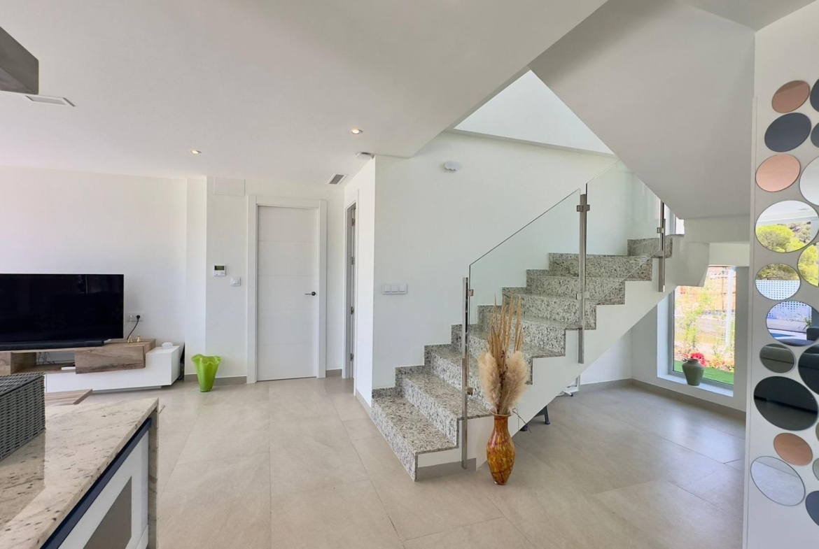 Grote villa op het balkon van Finestrat met uitzicht op de zee