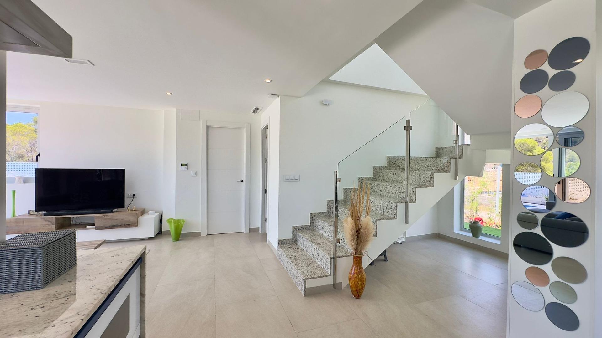Grote villa op het balkon van Finestrat met uitzicht op de zee