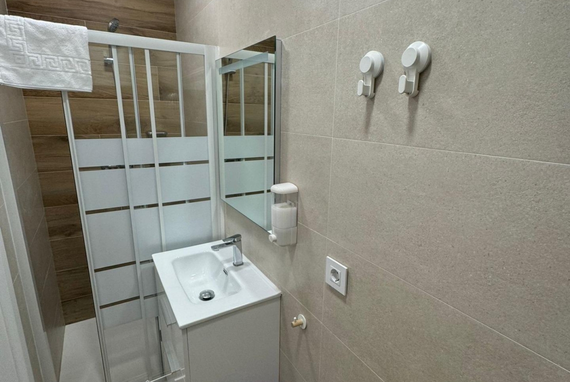 EDIFICIO EN VENTA EN ALICANTE CON LICENCIA TURISTICA – CAROLINAS BAJAS