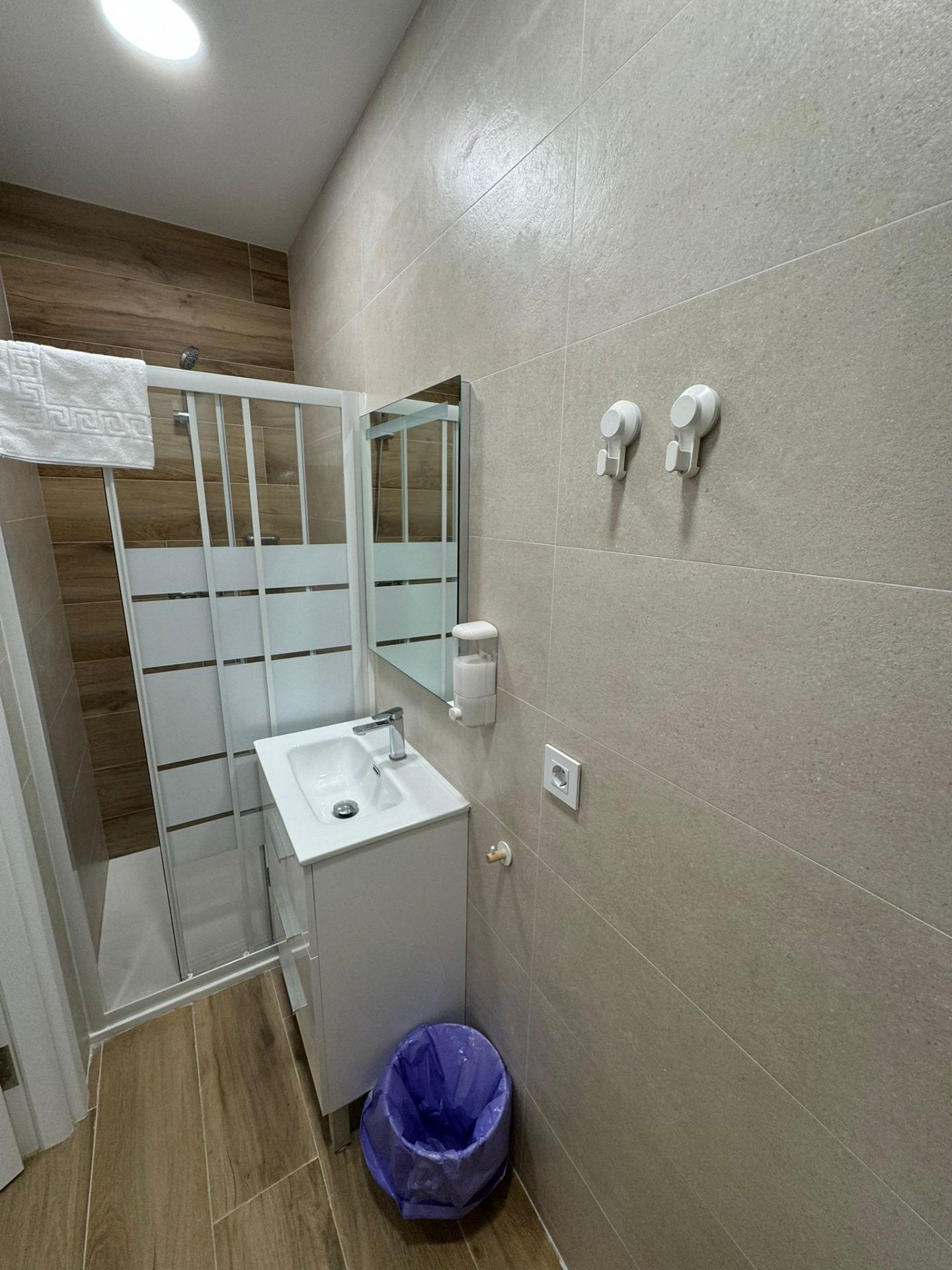 2-13-94 EDIFICIO EN VENTA EN ALICANTE CON LICENCIA TURISTICA – CAROLINAS BAJAS