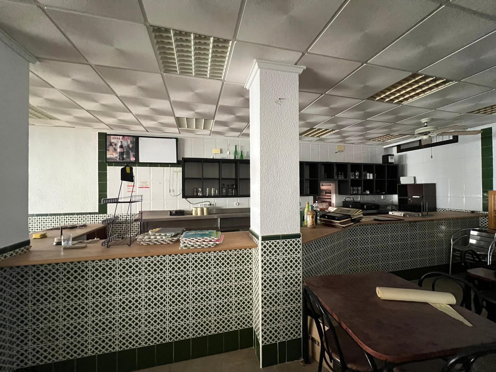 LOKALE COMERCIAL EN CABO ZERVERA. 300 M2. A 100 METROS DEL MAR.
