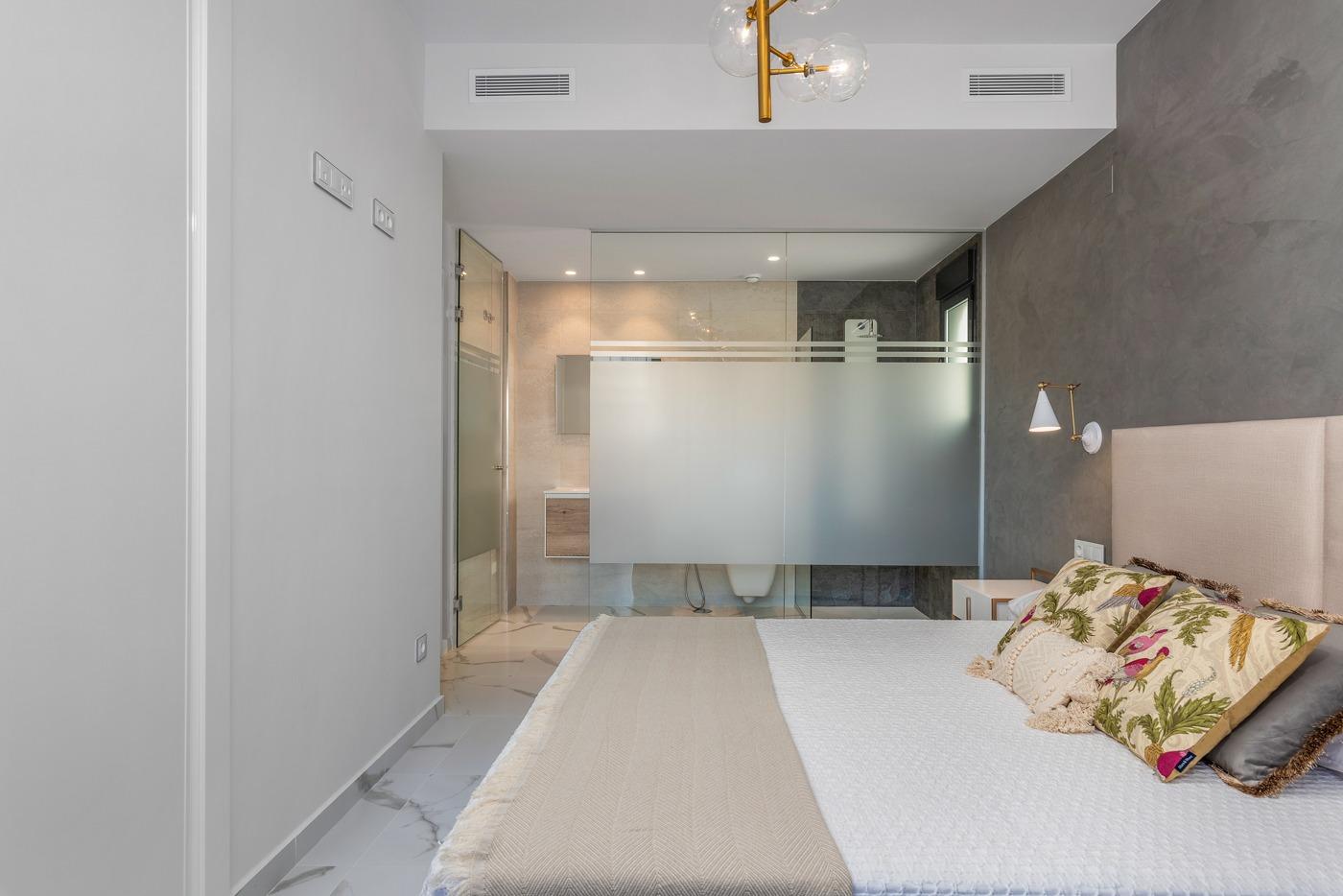 OBRA NUEVA! BUGALOW EN SAN MIGUEL DE SALINAS. 2 DORM. 2 BAÑOS. PISCINA+GARAJE.