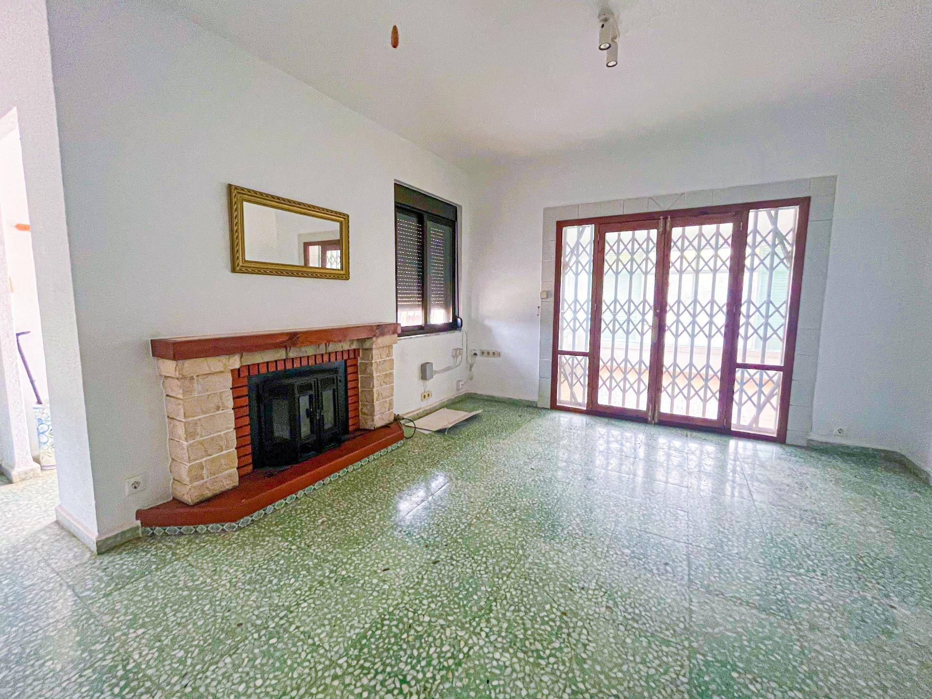 VILLA EN LOS BALCONES CON 1000 M2 DE PARCELA. 3 DORM. 2 BAÑOS. GARAJE PRIVADO DE 36 M2.