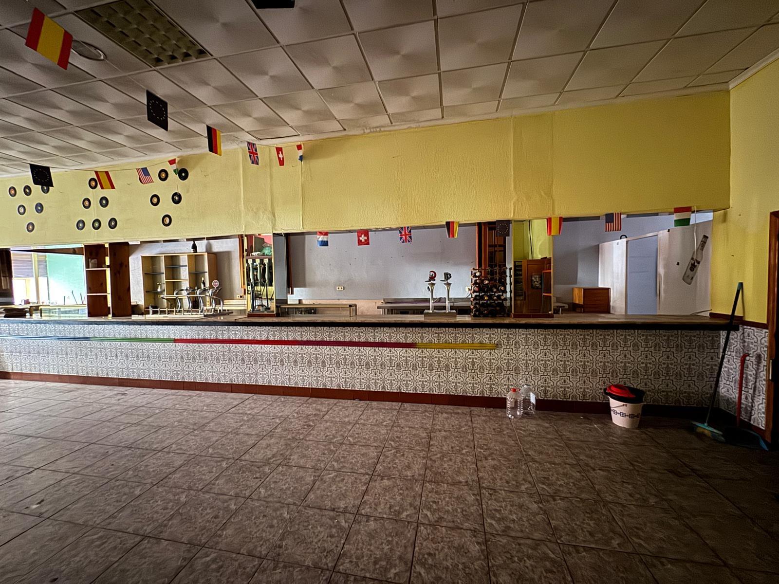 VOOR DE VERKOOP VAN BEDRIJFSTOESLAGEN MET HOSPITALITEITSLICENSE VAN 150 M2 EN SLECHTS 100 METERS VAN HET KURA-STRAND