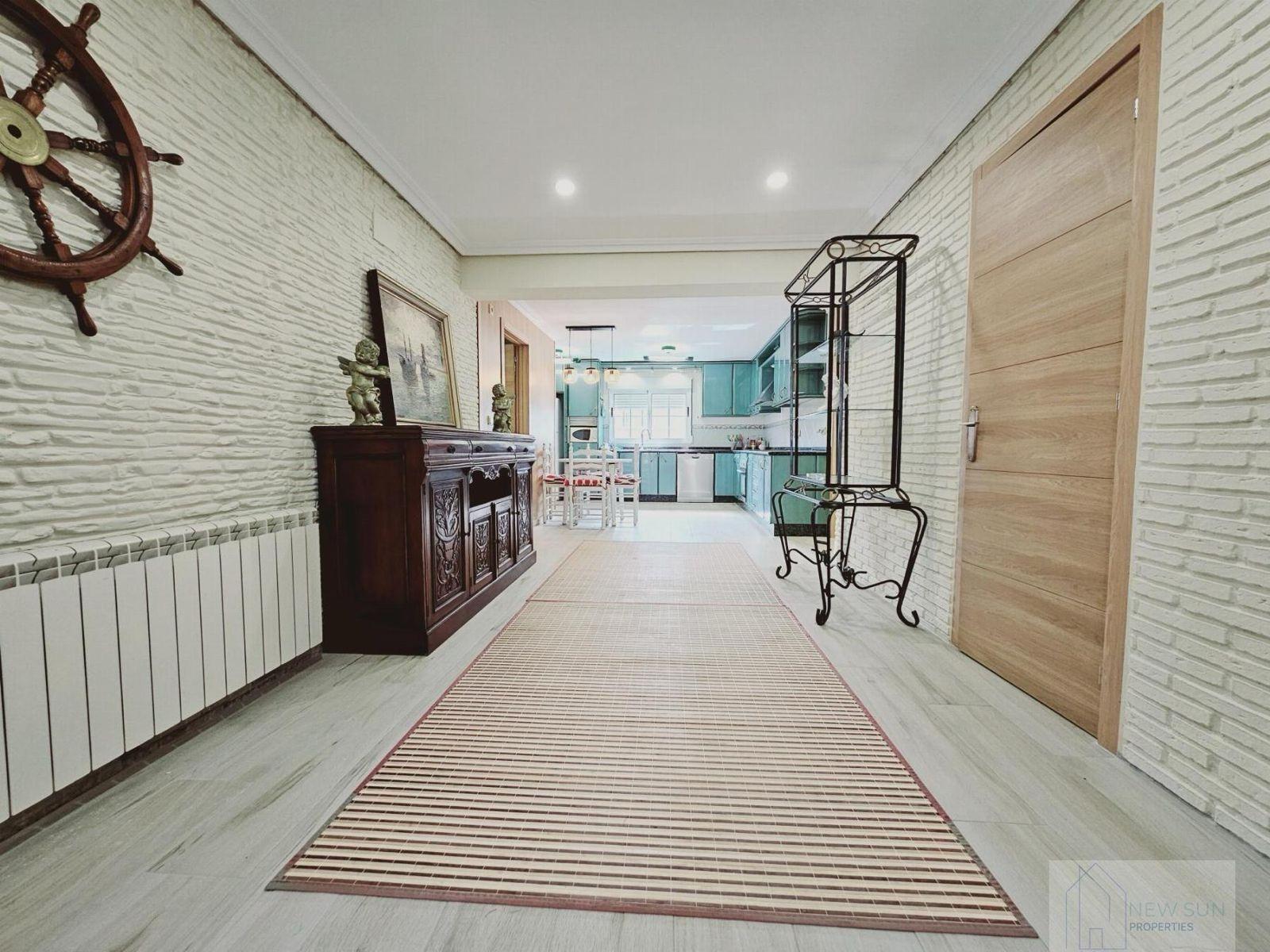 VILLA EN LA SIESTA CON 800 METROS DE PARCELA. PISCINA PRIVADA. 330 M2 DE CASA.