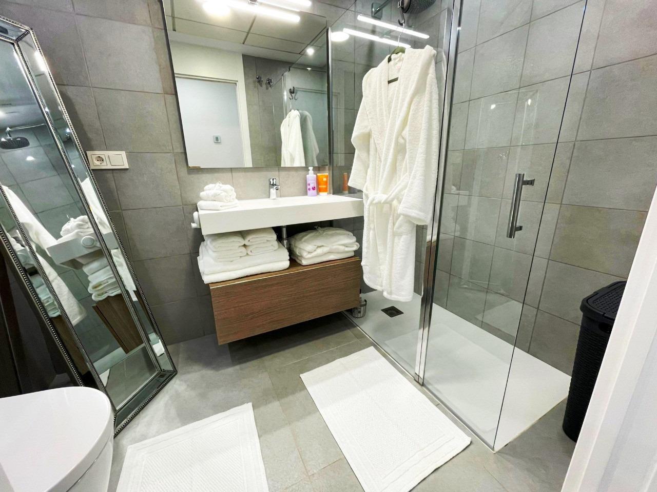 Moderne nieuwe appartementen aan de oevers van de Middellandse Zee