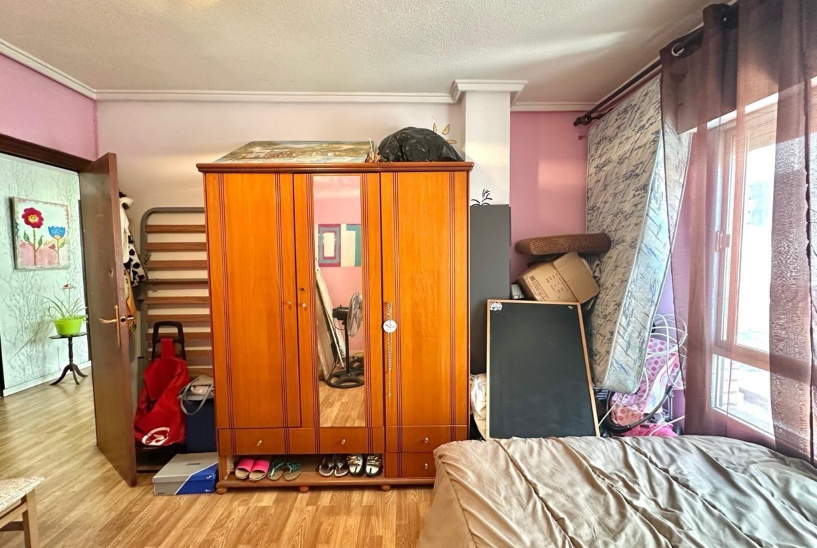 APPARTAMENTO A 450 DEL PUERTO DE TORREVIEJA. 2 DORM. 2 BAÑOS. TERRAZA AMPLIA. 76 M2.
