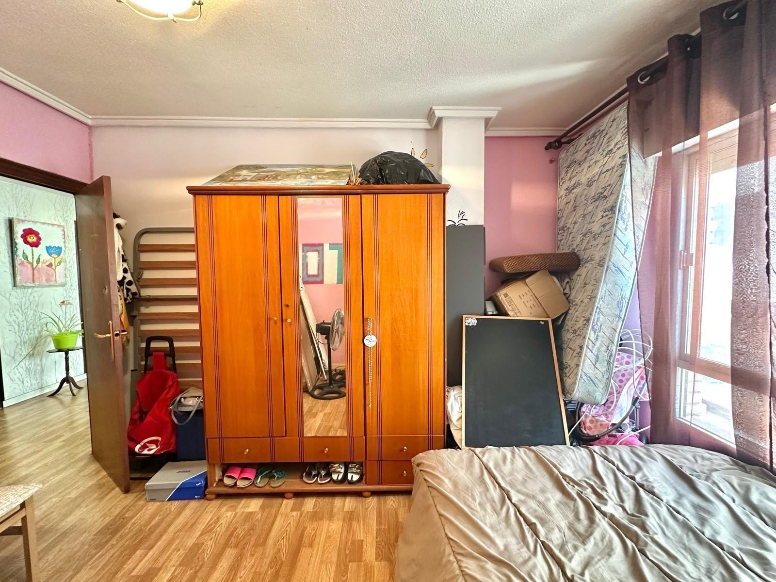 APPARTAMENTO A 450 DEL PUERTO DE TORREVIEJA. 2 DORM. 2 BAÑOS. TERRAZA AMPLIA. 76 M2.