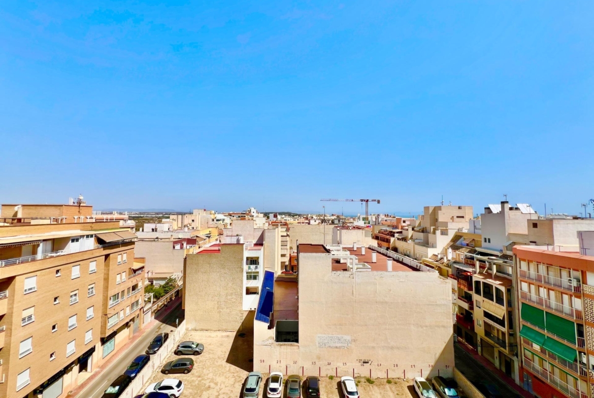 ESPACIOSO APARTAMENTO DE 3 HABITACIONES + PARKING + TRASTERO EN PLANTA 7 CON VISTAS AL MA