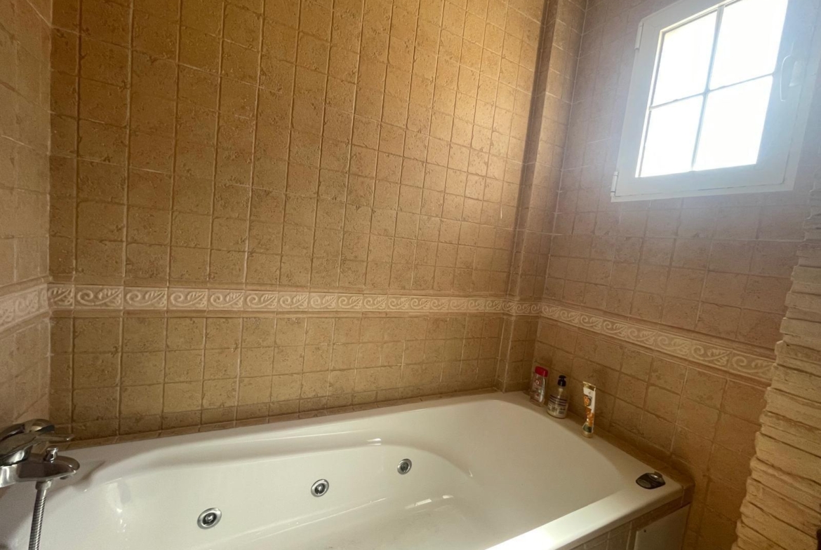 VILLA PARADA CON VISTAS AL MAR Y A 200 METROS DE PLAYA! ZONA TORRE LA MATA. 5 DRM. 3 BAÑOS. PISCINA PRIVADA.