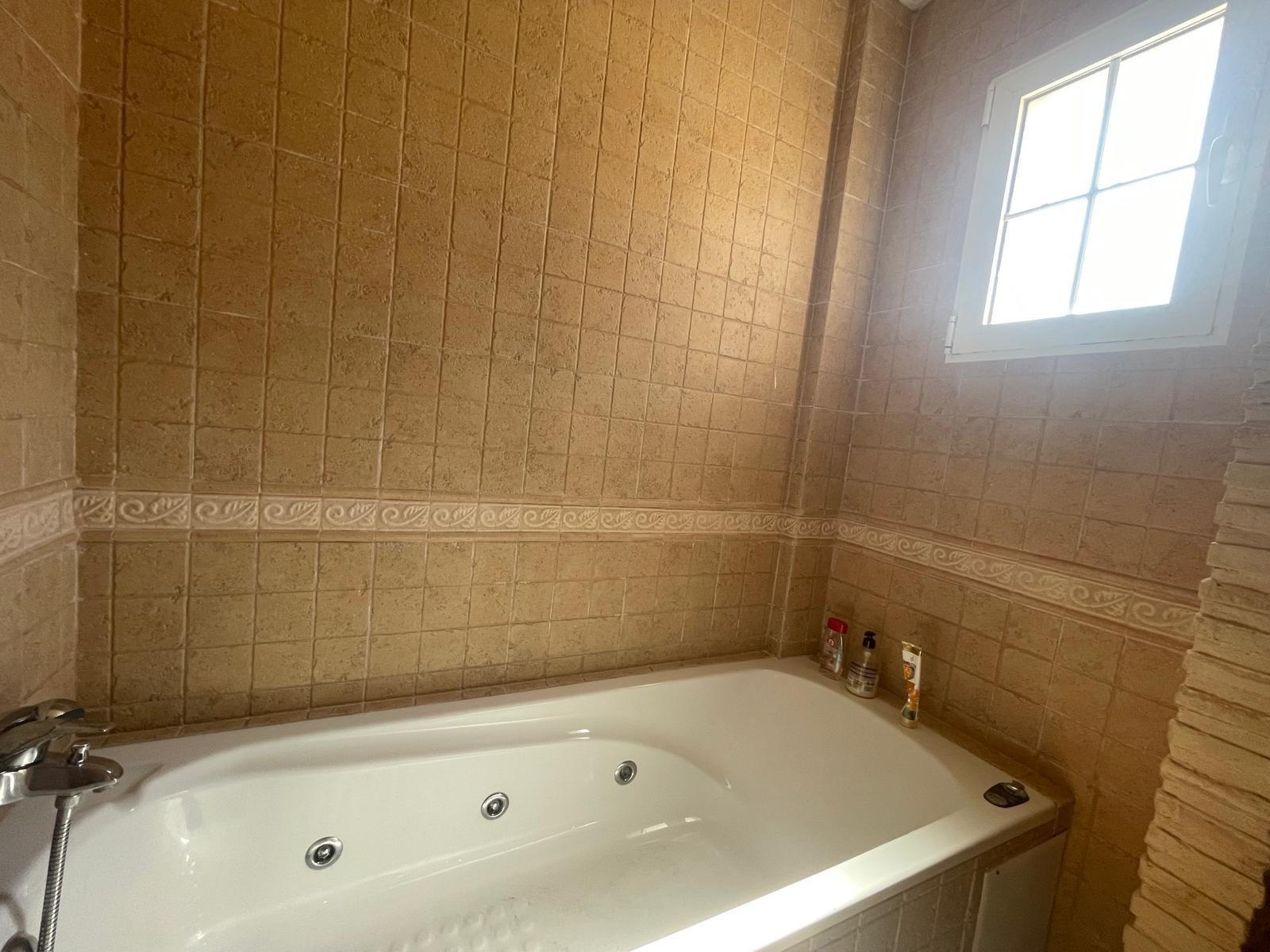 VILLA PARADA CON VISTAS AL MAR Y A 200 METROS DE PLAYA! ZONA TORRE LA MATA. 5 DRM. 3 BAÑOS. PISCINA PRIVADA.