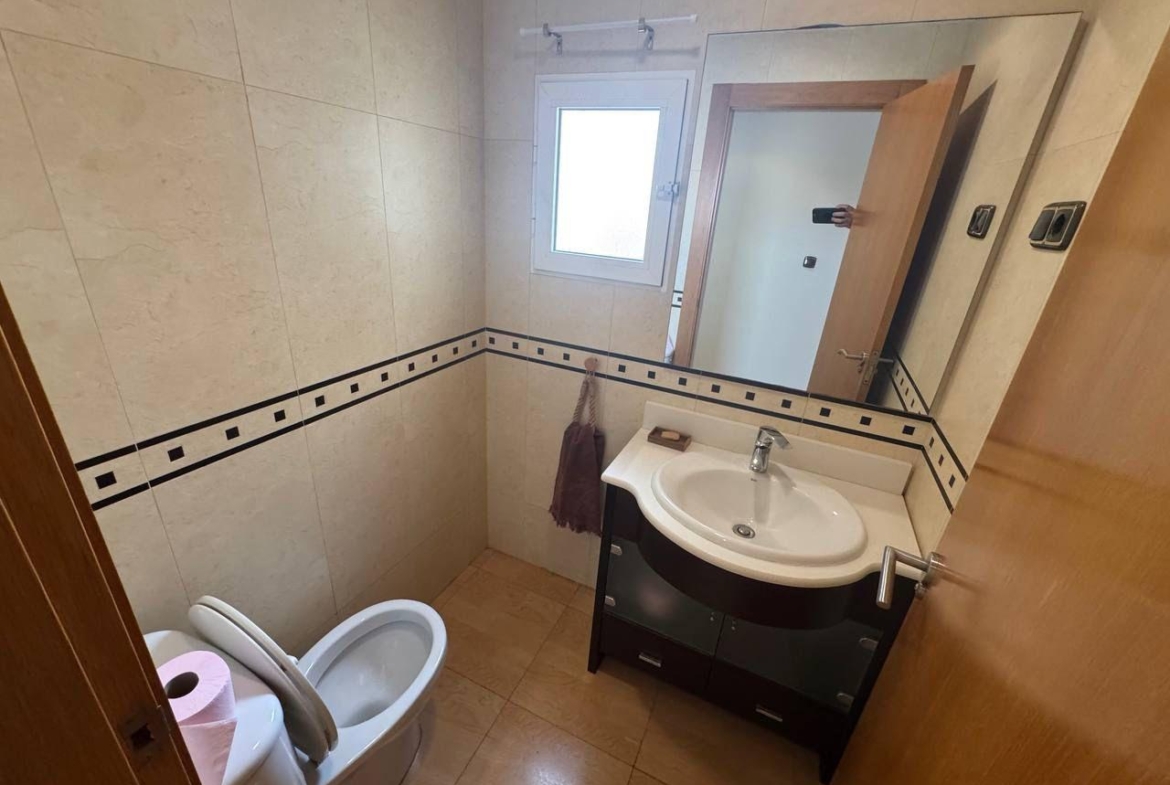 Spacious Semi-New Apartment in Torrevieja, Ideal for Living
