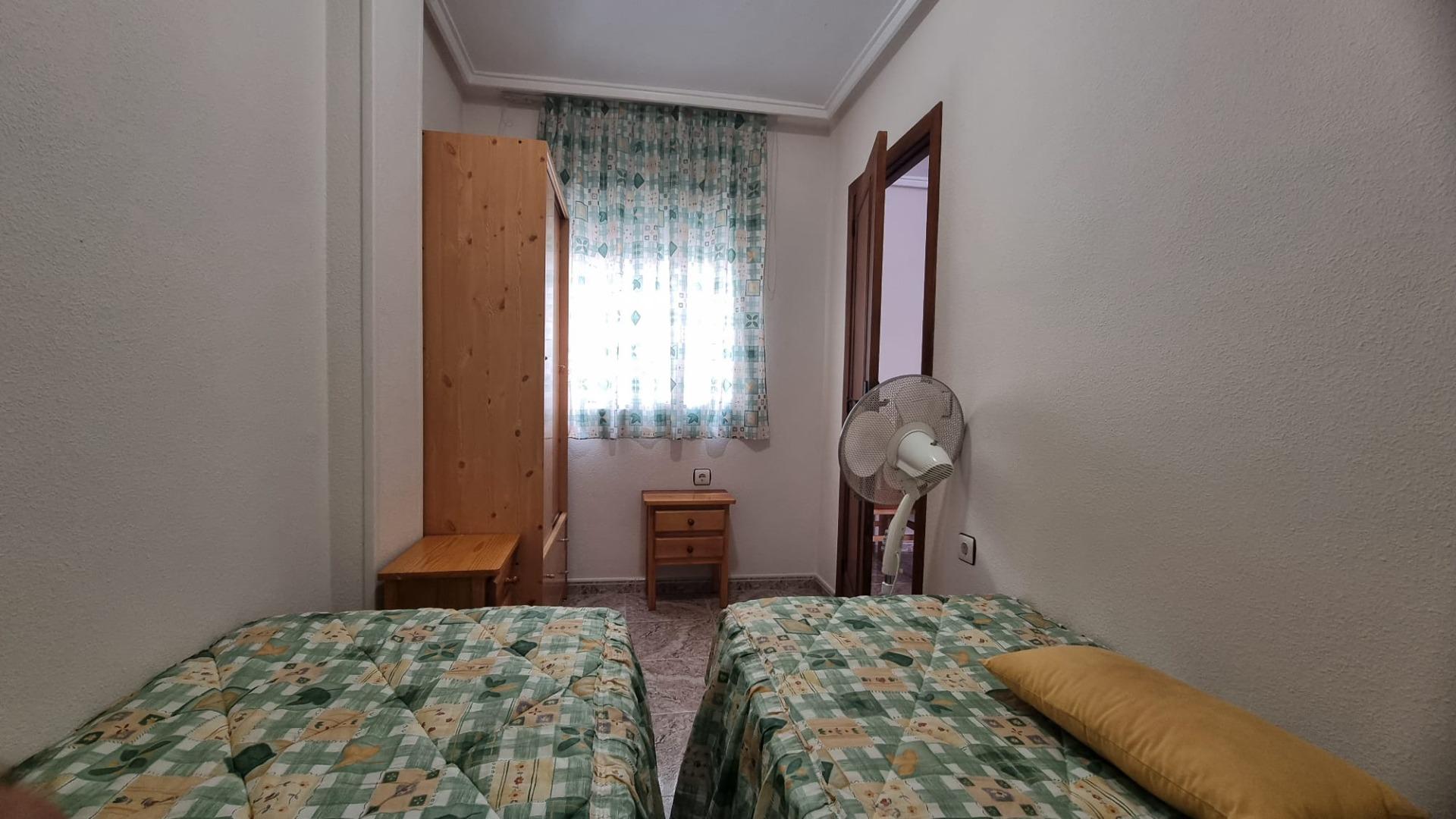 2-14-268 Apartamento semireformado a escasos metros de la playa !
