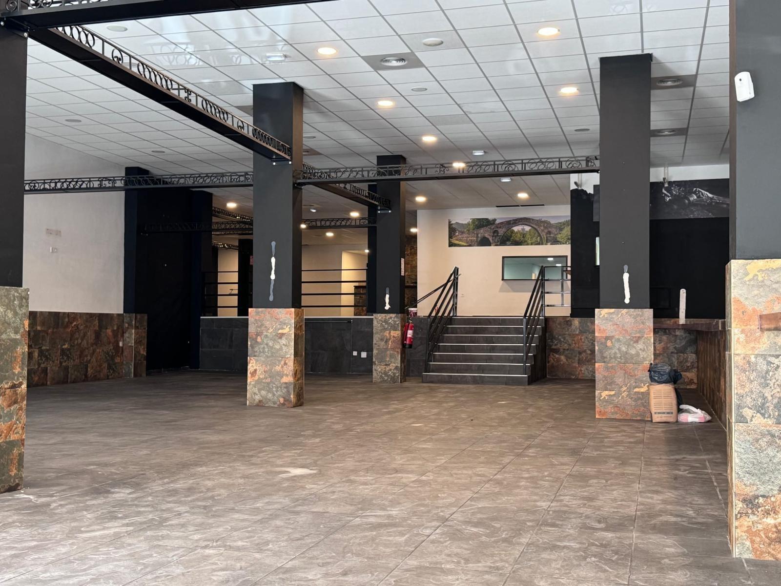 LOKALE COMERCIËLE CON SUPERFICIE DE 780 M2. SEGUNDA LINEA DE PLAYA. 70 METROS DEL MAR.