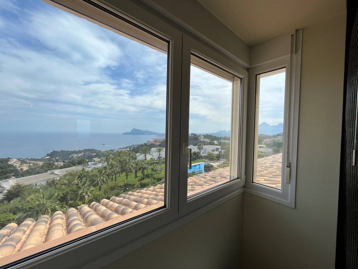 ALTEA HILLS EXCLUSIVE FLAT FOR SALE WITH SEA VIEWS
