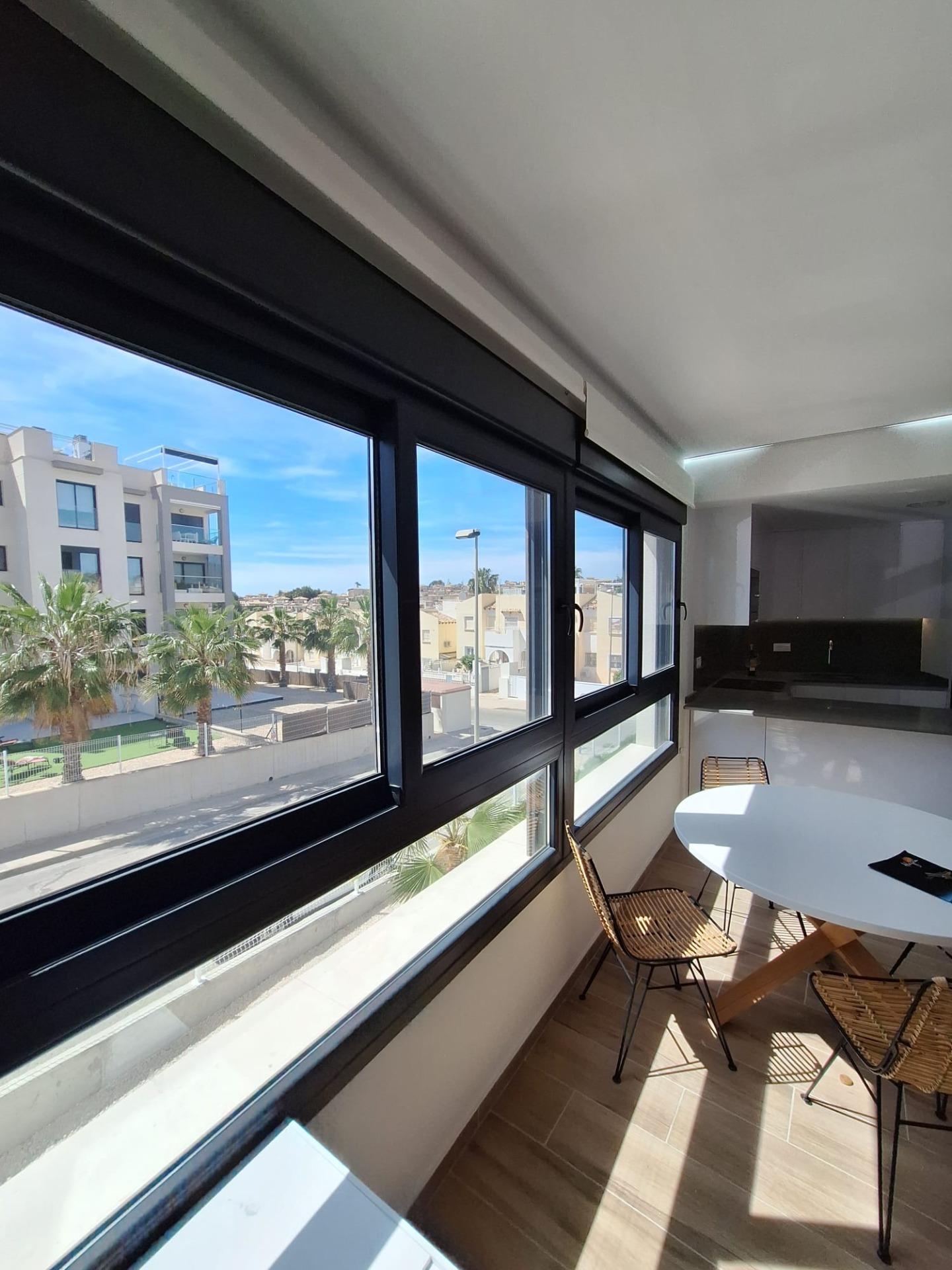 Nieuwbouw appartement in Villamartin met parkeerplaats en gemeenschappelijk zwembad