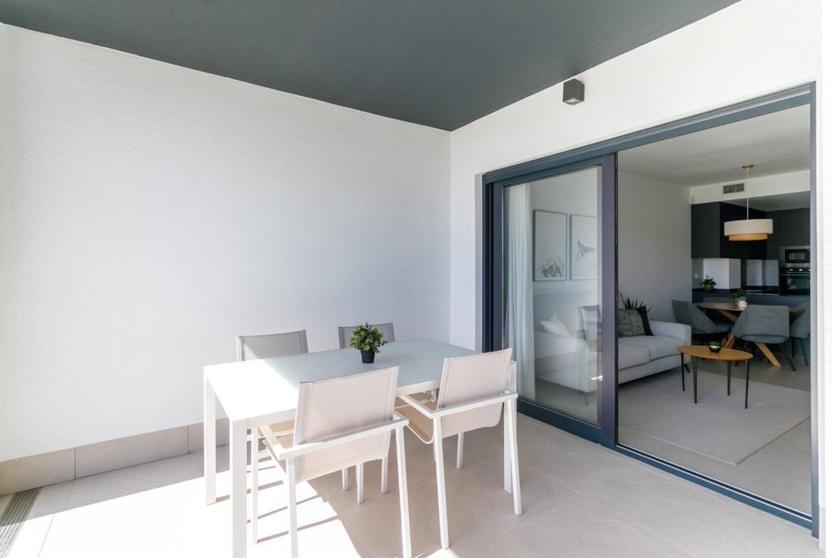 APPARTAMENTOS DE OBRA NUEVA CON VISTAS AL MAR. 2 DOR. 2 BAÑOS. APARCAMENTO. PISCINA.