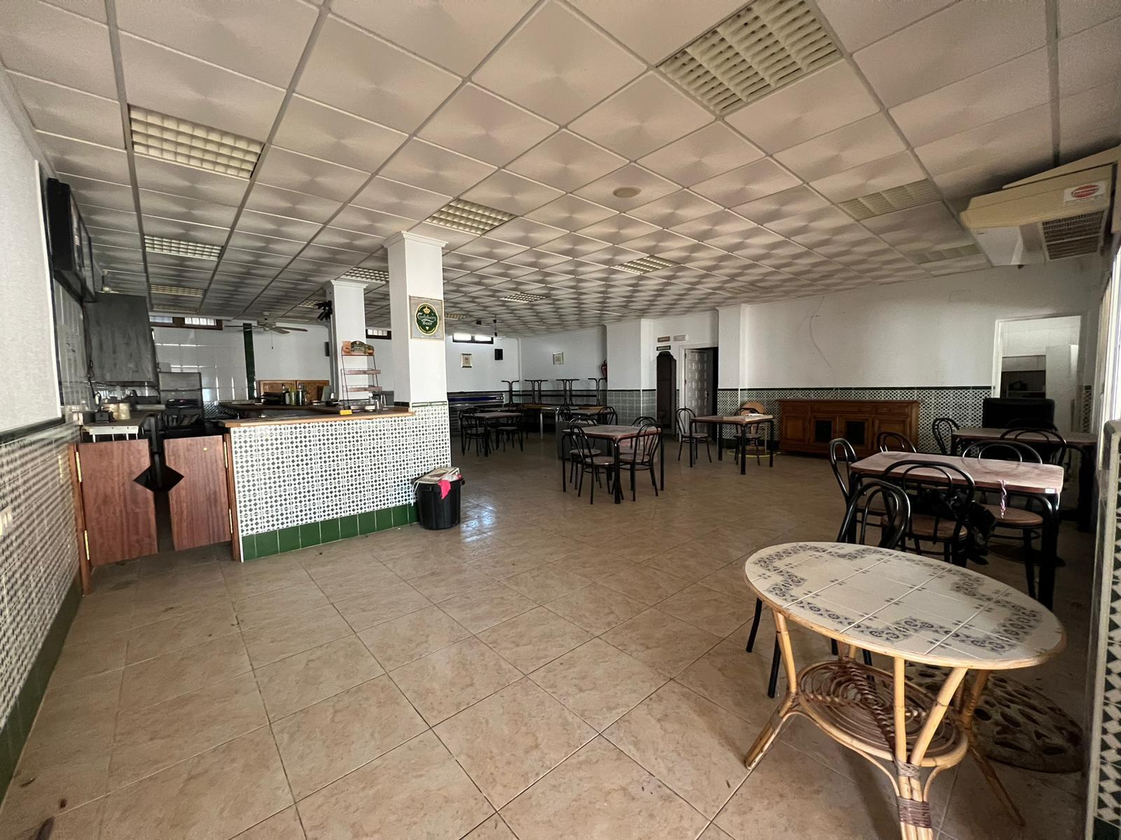 LOKALE COMERCIAL EN CABO ZERVERA. 300 M2. A 100 METROS DEL MAR.