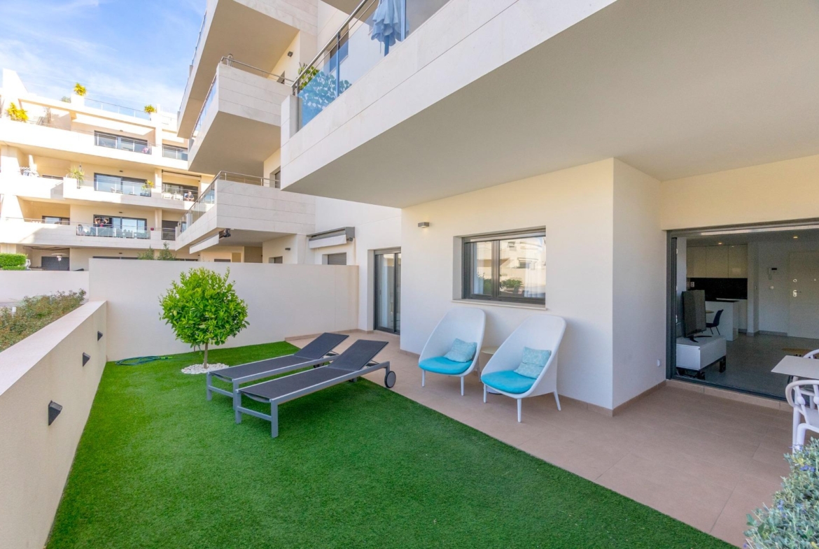 ESPECTACULAIR APPARTAMENTO CON LICENCIA TURISTICA. 2 DORM. 2 BAÑOS. GARAJE+TRASTERO. PISCINA.