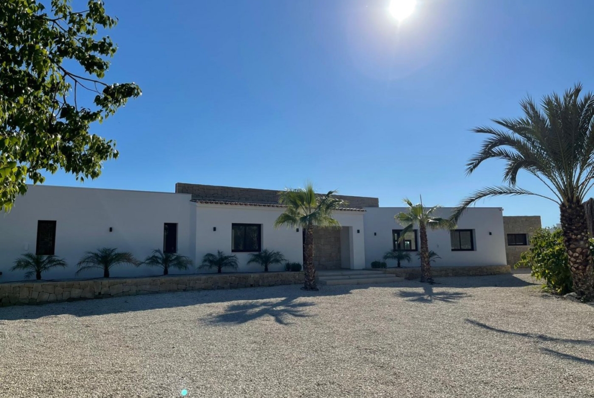 LUXURY VILLA IN ALTEA