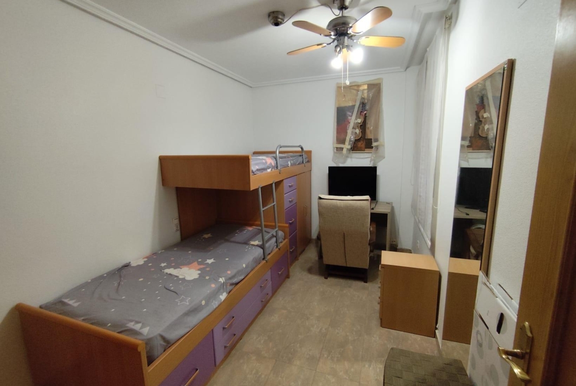 APARTAMENTO PLANTA BAJA A 150 METROS DE PLAYA. 4 DORM. 2 BAÑOS. 107 M2.
