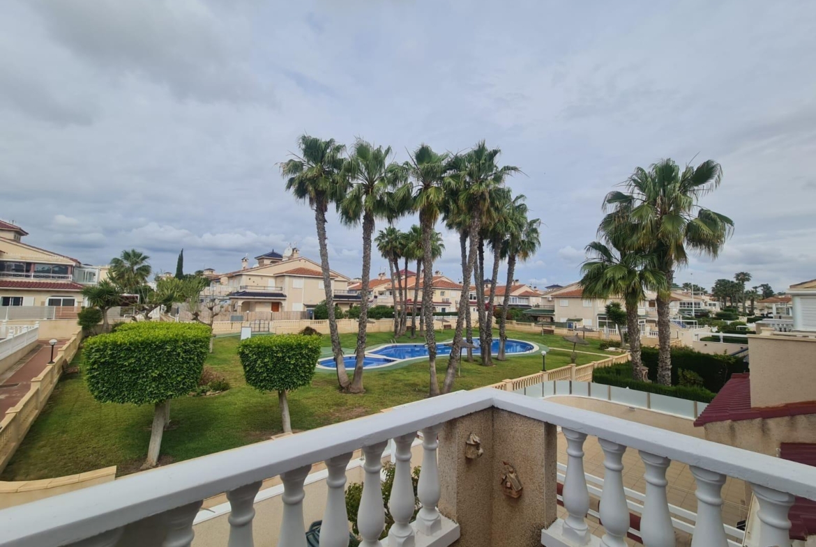 BUNGALOW PLANTA ALTA CON SOLÁRIUM EN ORIHUELA COSTA, ZENIAMAR I.