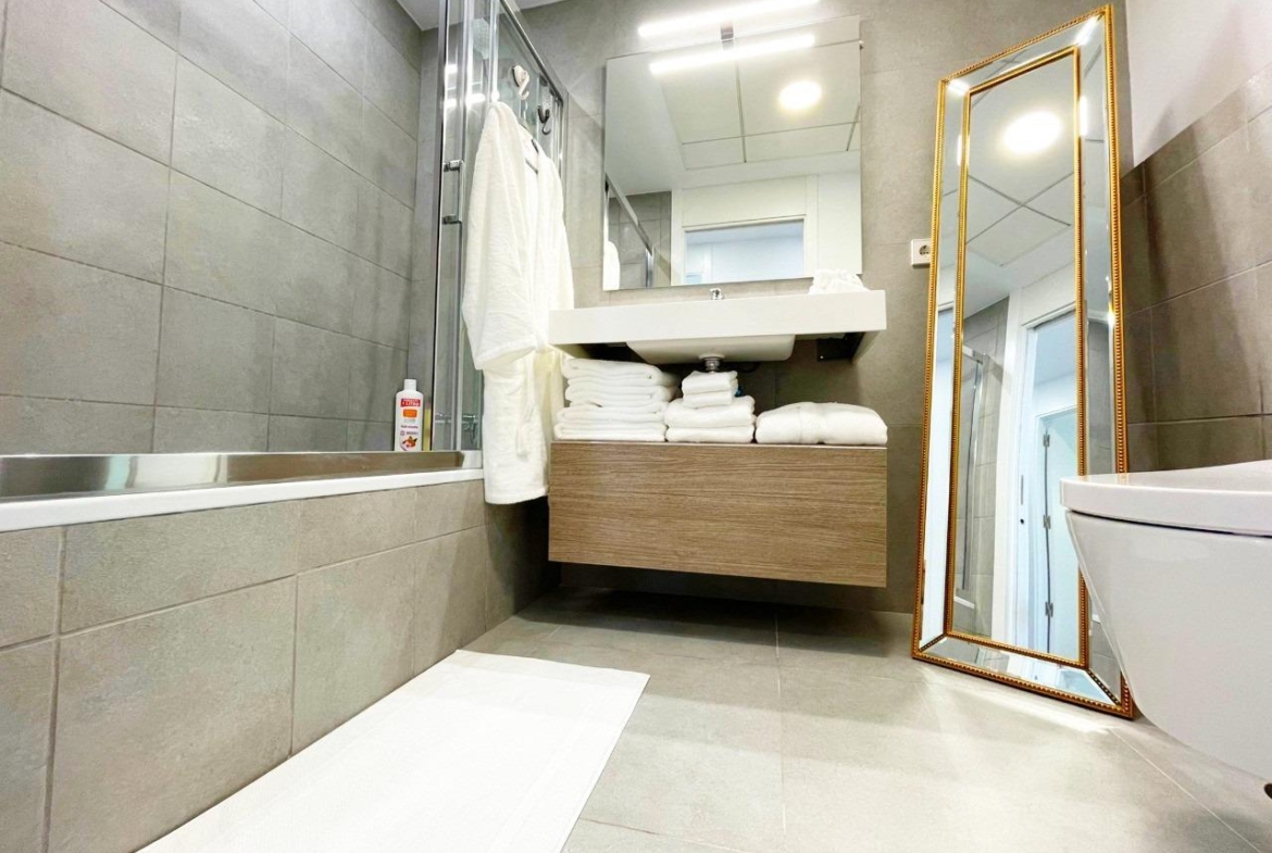 Moderne nieuwe appartementen aan de oevers van de Middellandse Zee