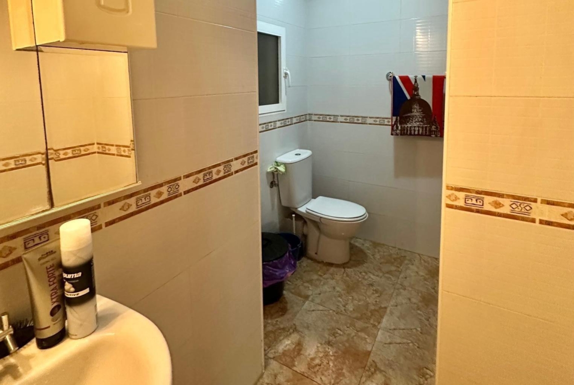 APPARTAMENTO A 450 DEL PUERTO DE TORREVIEJA. 2 DORM. 2 BAÑOS. TERRAZA AMPLIA. 76 M2.
