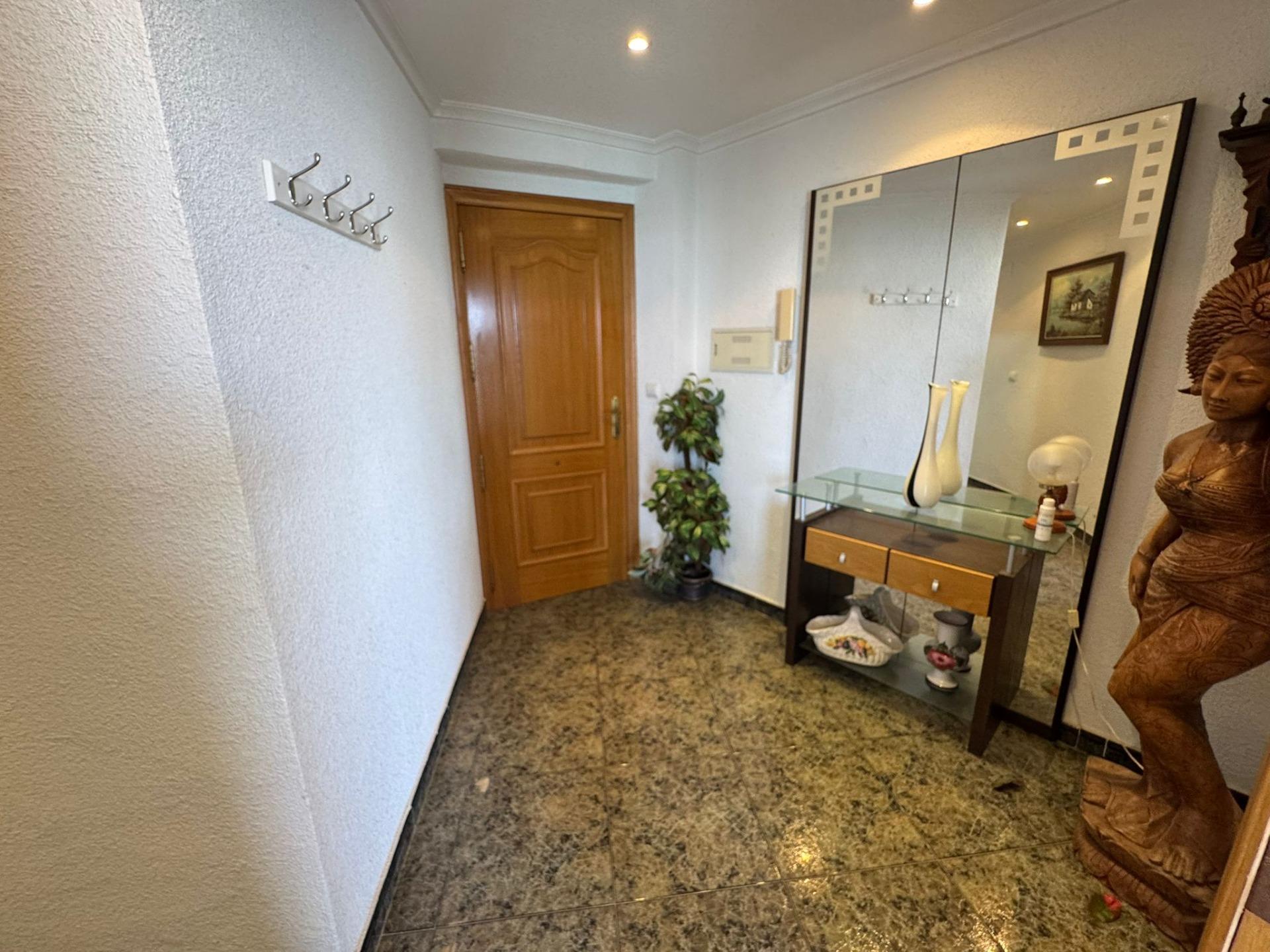 2-15-216 Fantástico apartamento de 3 slaapzalios en primera línea de playa en Torrevieja