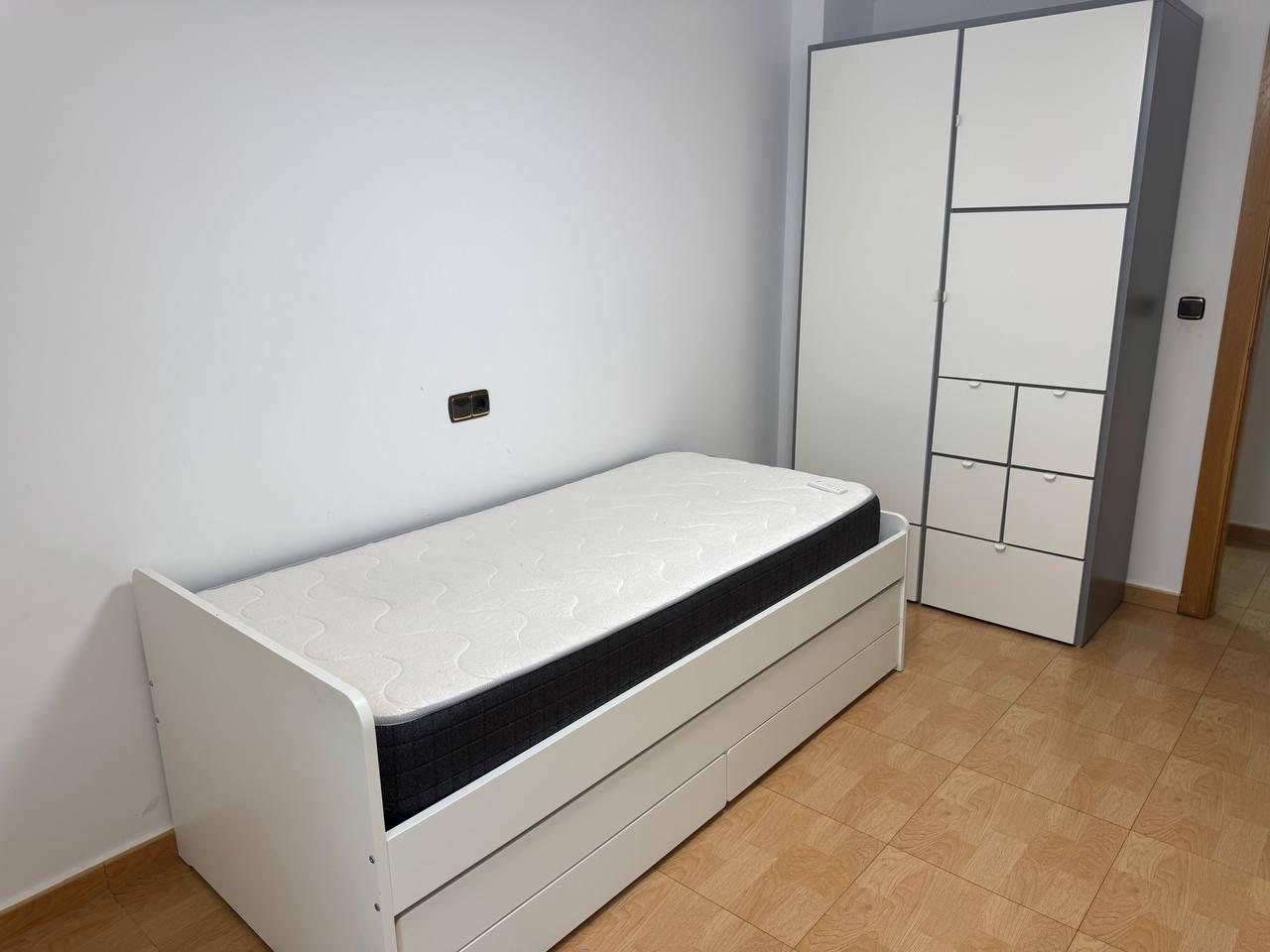 2-15-234 Spacious Semi-New Apartment in Torrevieja, Ideal for Living