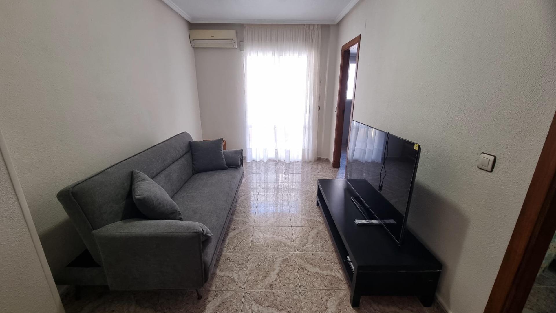 2-15-255 Apartamento semireformado a escasos metros de la playa !