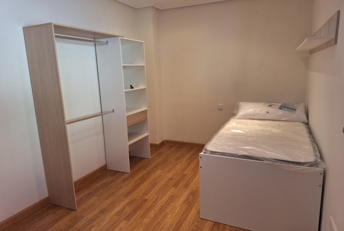 Amplio piso para entrar a vivir en Mieres
