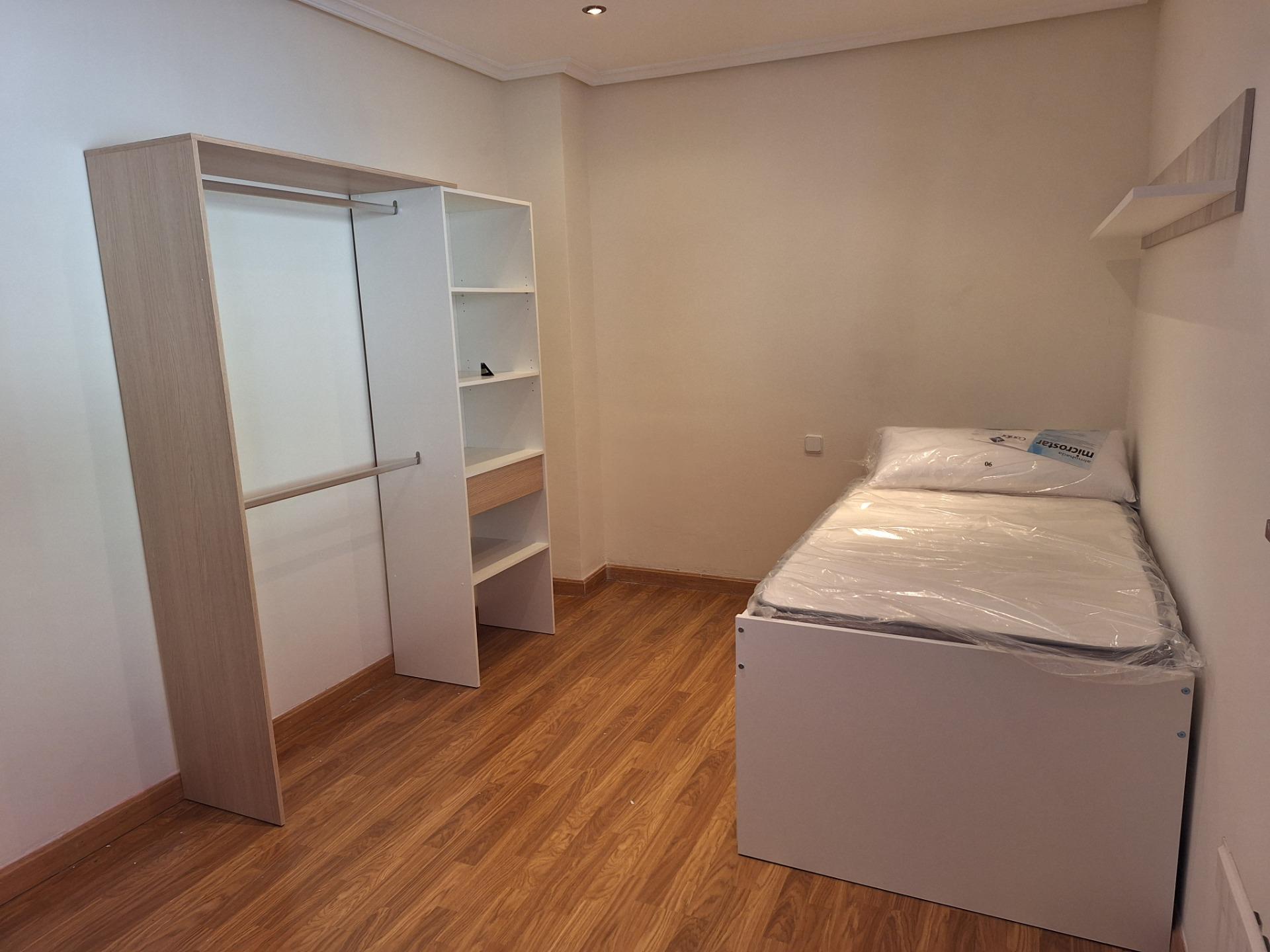 2-15-264 Amplio piso para entrar a vivir en Mieres