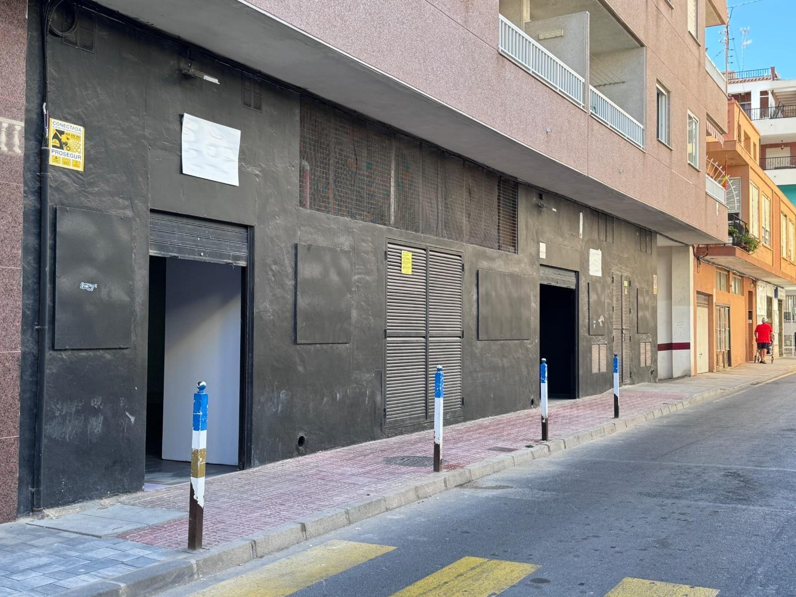 LOKALE COMERCIËLE CON SUPERFICIE DE 780 M2. SEGUNDA LINEA DE PLAYA. 70 METROS DEL MAR.