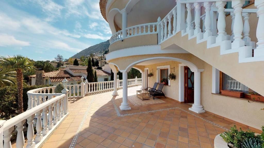 EXCLUSIEVE VILLA TE KOOP IN CALPE MET MARVELLOUS ZEEZICHTEN
