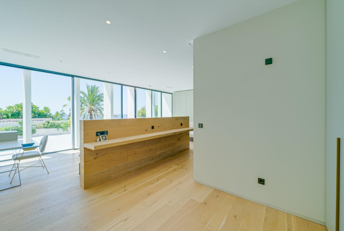 Indrukwekkende luxe villa aan zee