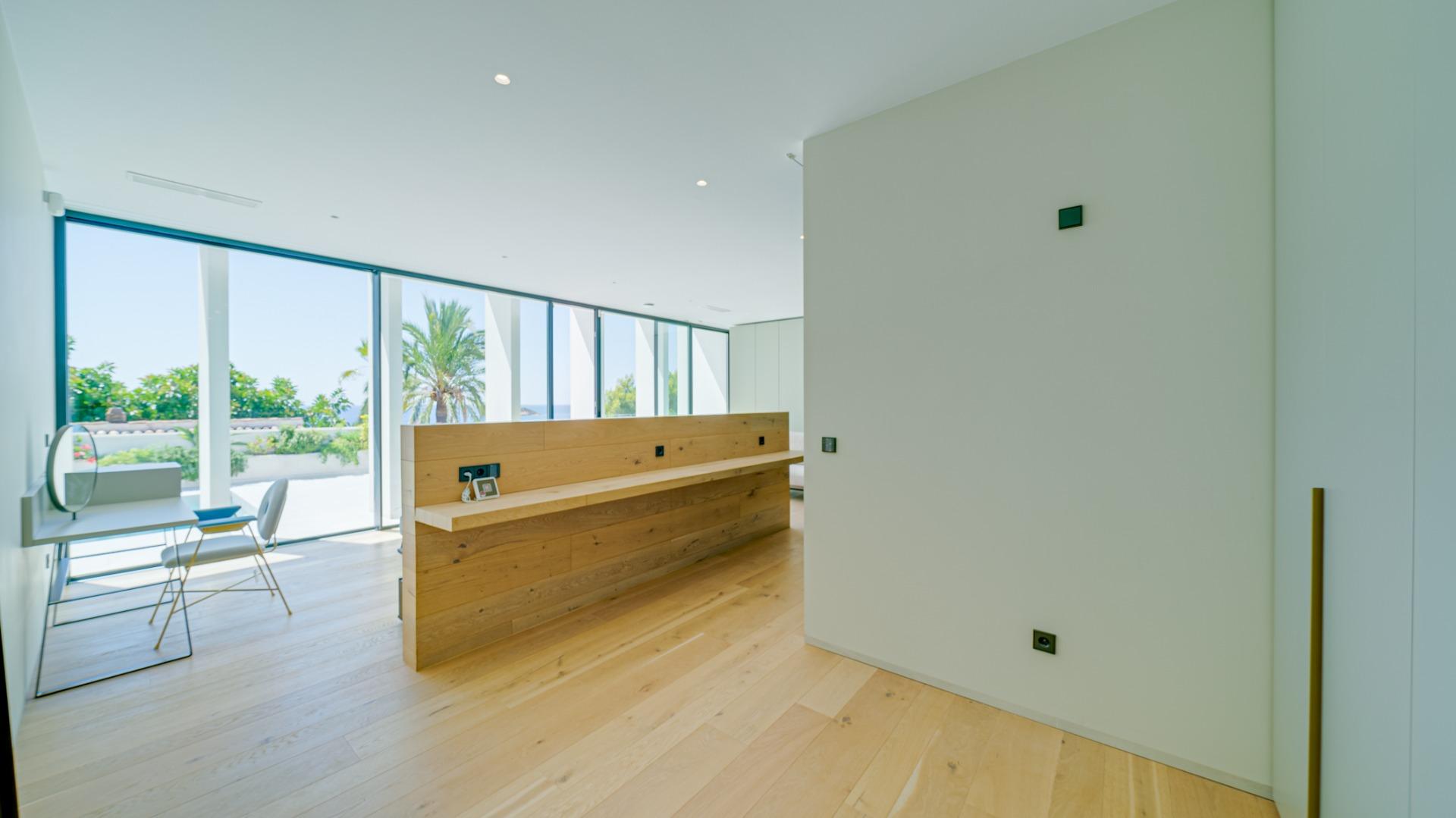 Indrukwekkende luxe villa aan zee