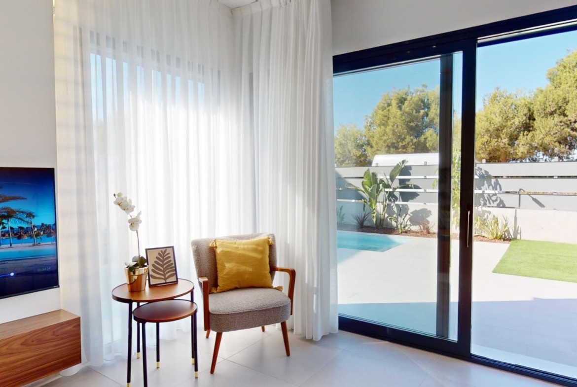 Detached modern villas placed in Roda Golf, Murcia