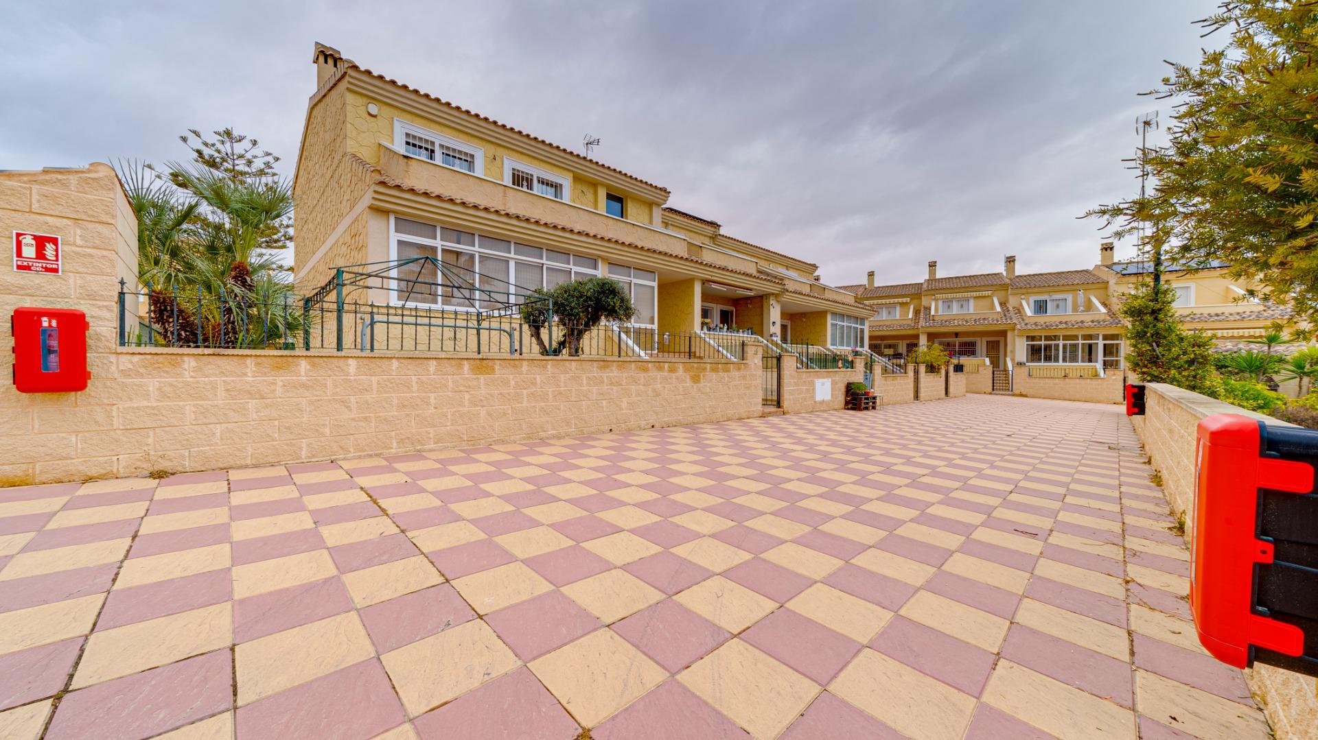 2-15-72 Large corner semi-detached house with sea views,